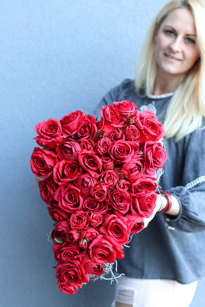 Red Roses Premium,  kompozycja kwiatowa, serce z róż, wym.16x46x32cm