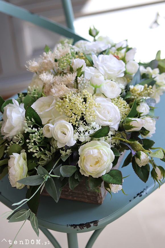 kompozycja kwiatowa, Biała Serenita, wym.18x42x24cm