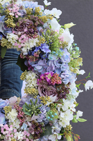 atrakcyjny wielki kwiatowy wianek, Czarująca Wiosna, śr.60cm   