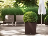 Cube Cottage, elegancka donica z nawadnianiem, brązowa, wym.50x50cm