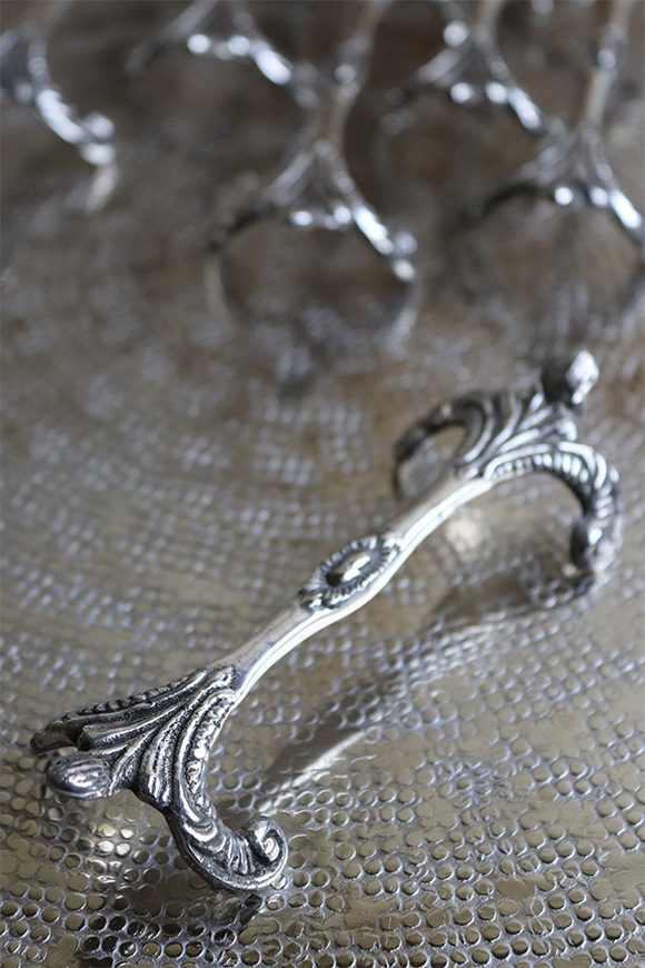 OD RĘKI posrebrzane koziołki pod sztućce, Pałacowe, 6 sztuk