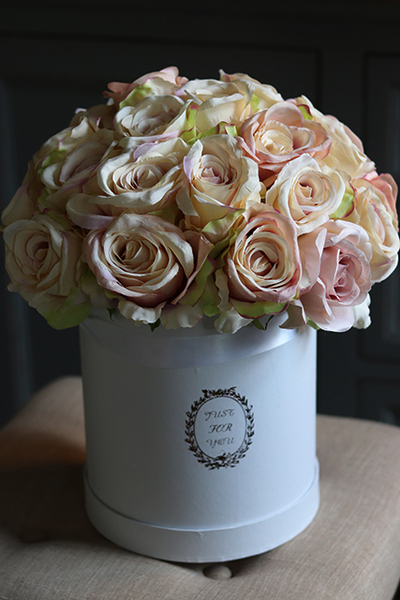 Terraneta, elagancki flowerbox wypełniony różami, wys.38cm