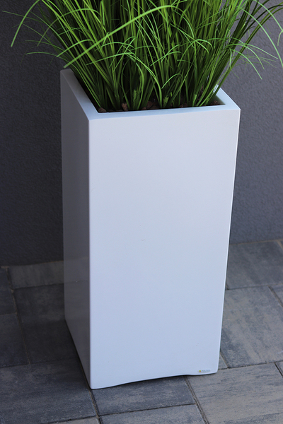 Fiberglass Extra White Big, nowoczesna kompozycja ze sztucznej trawy, wys.160cm