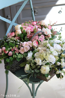 kompozycja kwiatowa, Biała Serenita, wym.18x42x24cm