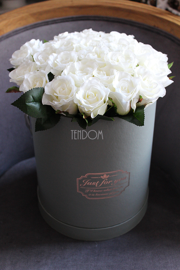 kompozycja kwiatowa / bukiet Flowerbox szary + biała róża XL wys.33.5cm