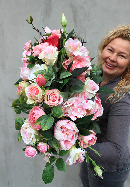 Naomi kompozycja kwiatowa w popielatym naczyniu, dł.60cm