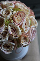 Terraneta, elagancki flowerbox wypełniony różami, wys.38cm