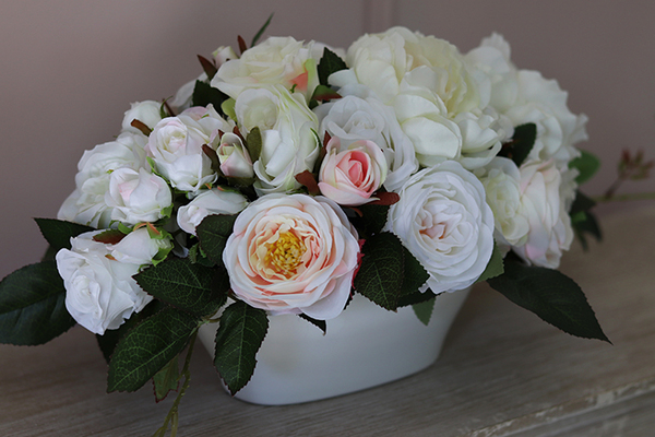 Eleonora Small, elegancka kompozycja kwiatowa na komodę, wym.18x33cm