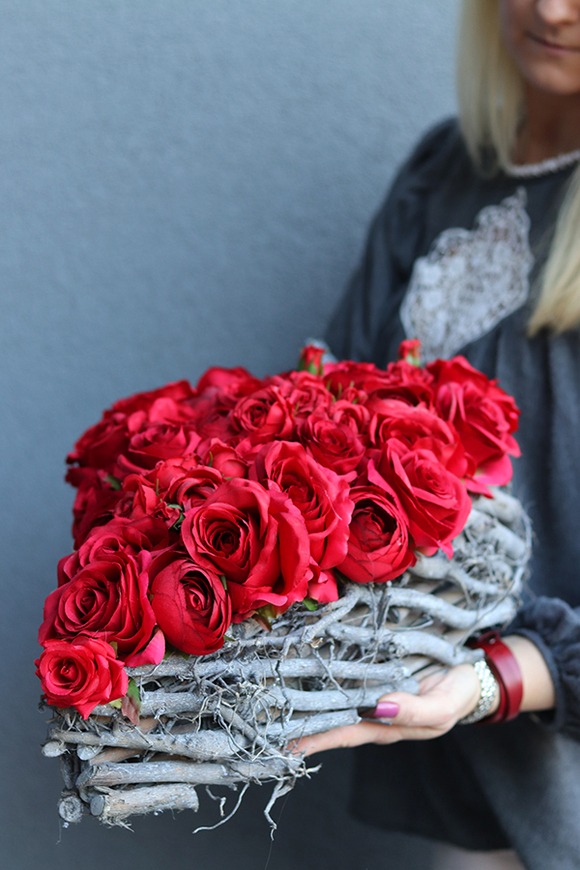 Red Roses Premium,  kompozycja kwiatowa, serce z róż, wym.16x46x32cm