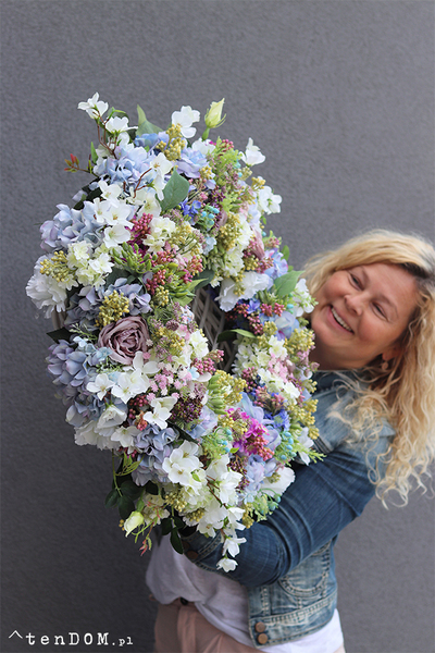 atrakcyjny wielki kwiatowy wianek, Czarująca Wiosna, śr.60cm   