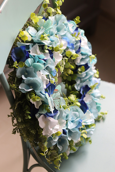 dekoracyjny niebieski wianek kwiatowy, Belata, śr.42cm