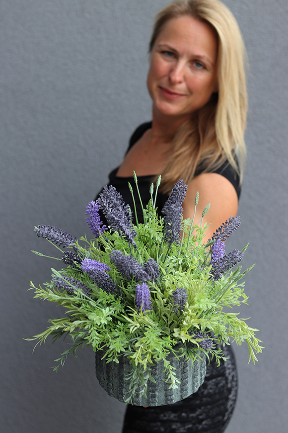 Monissa, kompozycja z wrzośców w ceramicznej donicy, wys.35cm