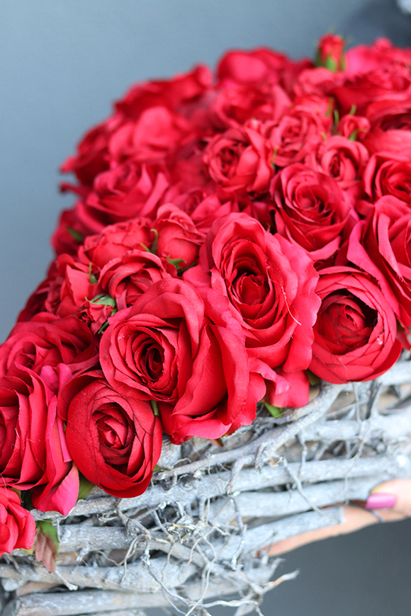 Red Roses Premium,  kompozycja kwiatowa, serce z róż, wym.16x46x32cm
