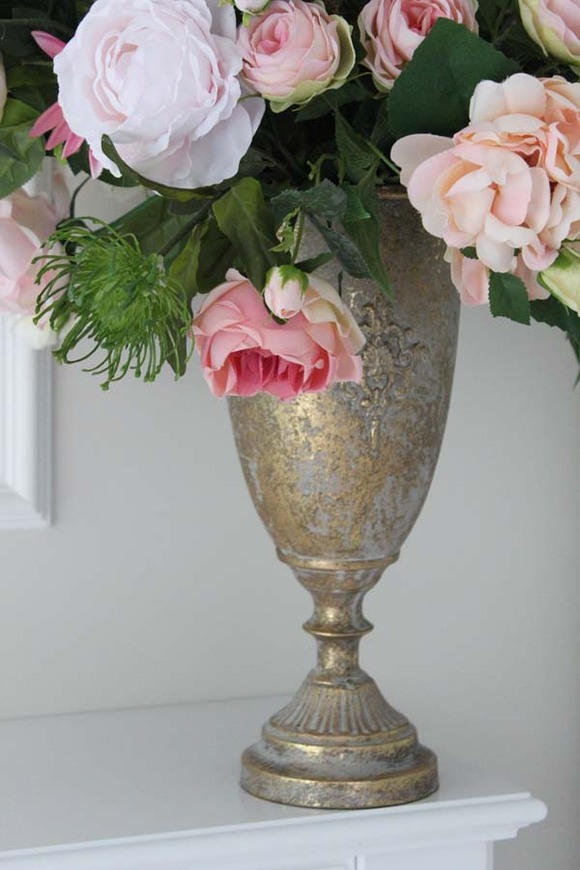 Estera, kompozycja w złotym metalowym pucharze, wym.85x78x56cm