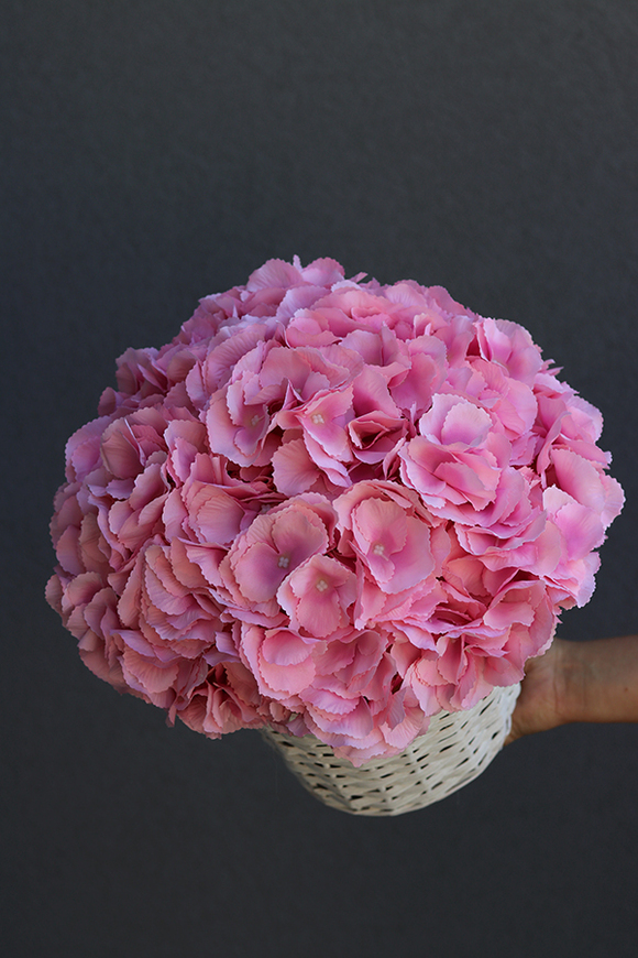 Cleo, kosz z różowymi hortensjami, wym.32x35cm
