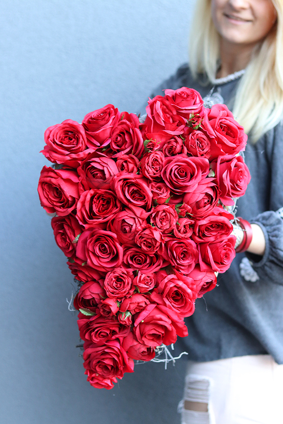 Red Roses Premium,  kompozycja kwiatowa, serce z róż, wym.16x46x32cm