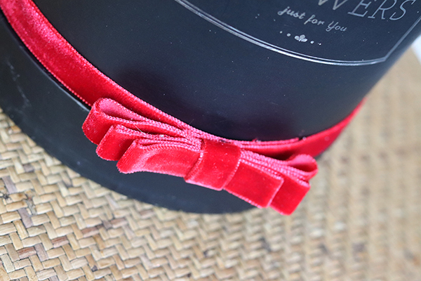 elegancki flowerbox na prezent, Pokochaj Mnie, wys.36cm