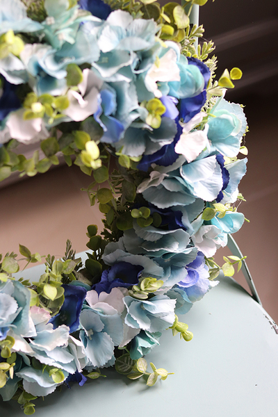 dekoracyjny niebieski wianek kwiatowy, Belata, śr.42cm