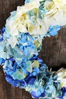 wyjątkowo uroczy wieniec Blue Hortense śr.56cm