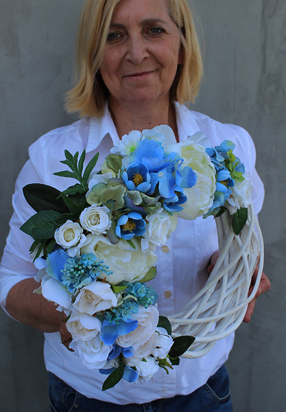 Blue Gerda, dekoracyjny wianek z kwiatów sztucznych, śr.34cm