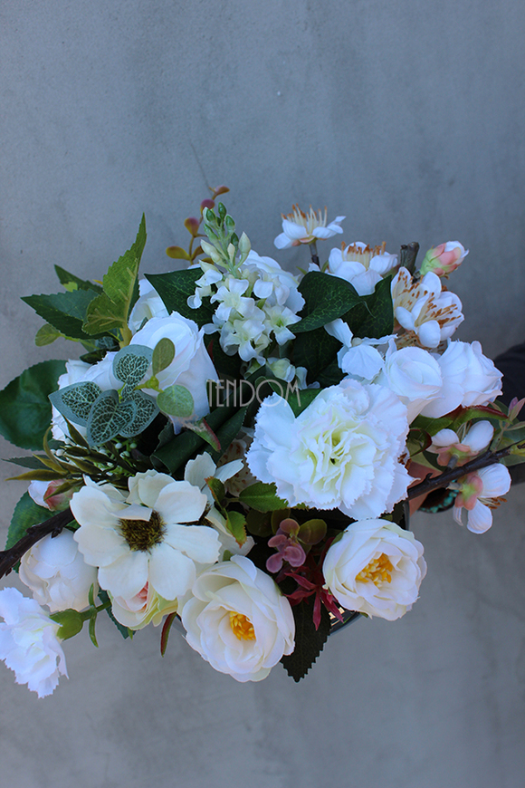 bogata kompozycja kwiatowa w ekskluzywnym naczyniu Infinity 2, 18x28cm