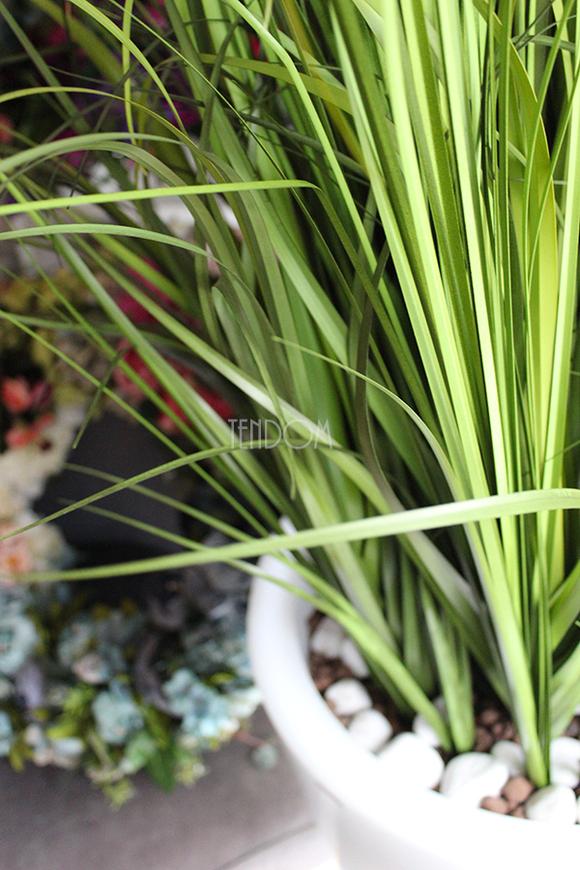 kompozycja w podświetlanej donicy z trawami Simple Grass, wys. 190cm