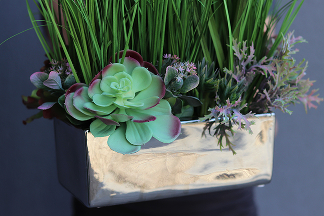 Henalia, sztuczna trawa z sukulentami w prostokątnej donicy, wys.82cm
