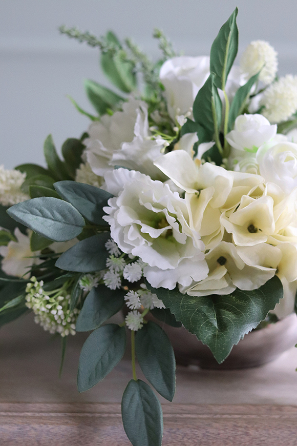 bogata kompozycja kwiatowa w srebrnym naczyniu, Symena Infinity, wym.18x27cm 