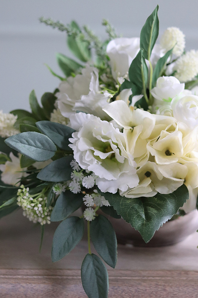 bogata kompozycja kwiatowa w srebrnym naczyniu, Symena Infinity, wym.18x27cm 