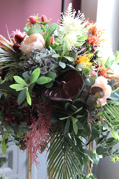 Jasmina Flowerstand, zachwycająca dekoracja kwiatowa na stojaku, mniejsza, wym.126x60cm