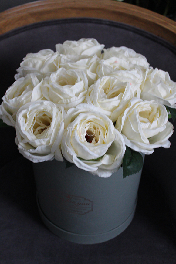 kompozycja kwiatowa / bukiet Flowerbox szary + biel XL, wys.35cm