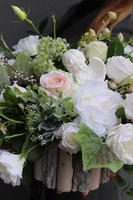 Pod Aniołem, dekoracja nagrobna z figurką ceramiczną, wym. 42x61cm 