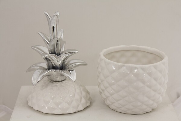 Ananas, figurka ceramiczna / pojemnik, wys.25.5x12.5cm