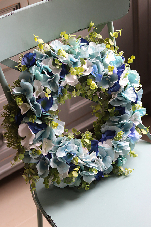 dekoracyjny niebieski wianek kwiatowy, Belata, śr.42cm