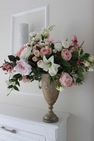 Estera, kompozycja w złotym metalowym pucharze, wym.85x78x56cm