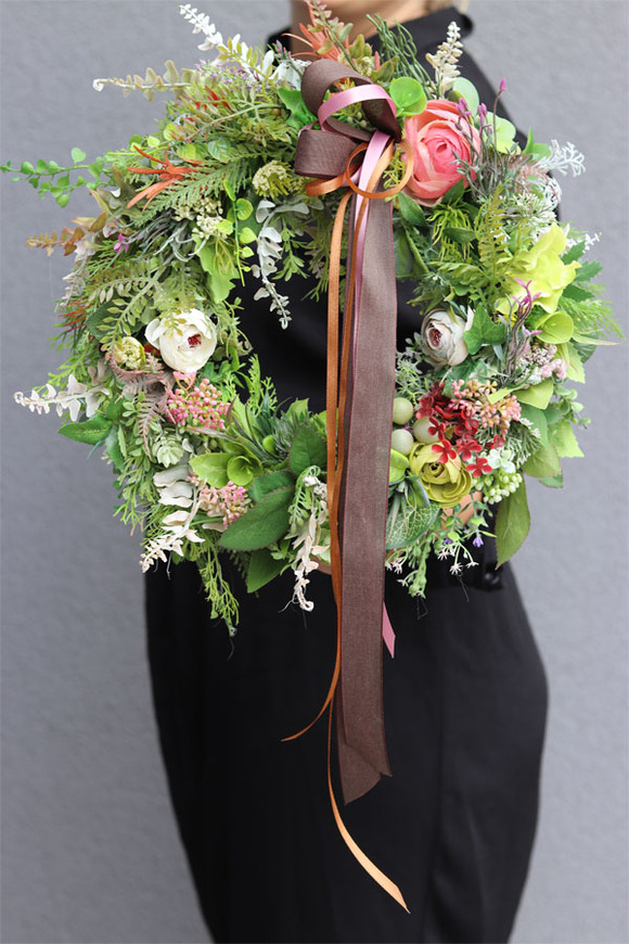 Gardenia 2, bogaty wianek ze wstążką, śr. 37cm