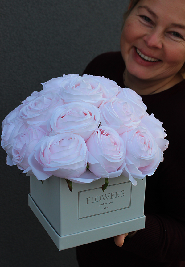 Cristina Small, ekskluzywny flowerbox / kompozycja kwiatowa, wys.22cm