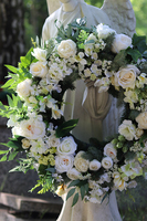 Białe Marzenie, wieniec pogrzebowy / wiązanka nagrobna, śr.60cm