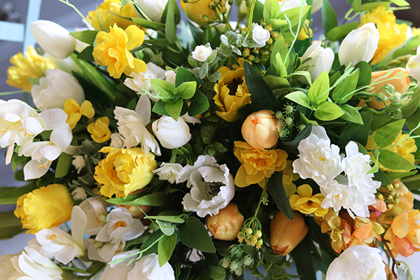 kompozycja wiosenna z tulipanami, Yellow Time, wys.42cm