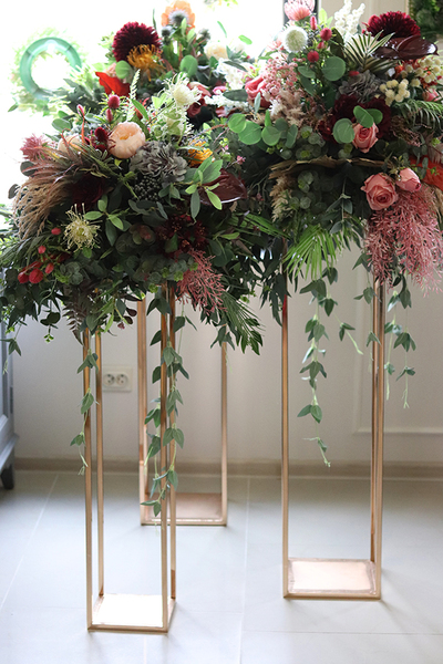 Jasmina Flowerstand, zachwycająca dekoracja kwiatowa na stojaku, mniejsza, wym.126x60cm