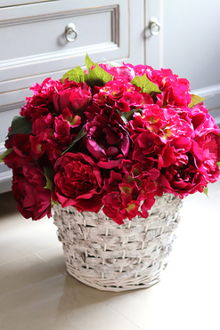 bogaty kosz z peonią i hortensją, Amarant, wys.50cm 