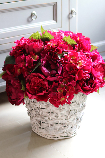 bogaty kosz z peonią i hortensją, Amarant, wys.50cm 