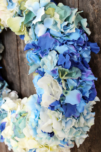 wyjątkowo uroczy wieniec Blue Hortense śr.56cm
