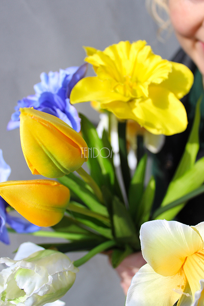 dwa bukiety wiosenne Tulipany & Żonkile & Krokusy, wys. 63 i 39 cm.