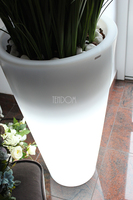 kompozycja w podświetlanej donicy z trawami Simple Grass, wys. 190cm