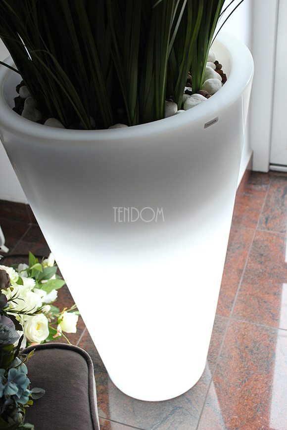 kompozycja w podświetlanej donicy z trawami Simple Grass, wys. 190cm