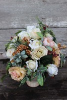 kompozycja kwiatowa w stylowym naczyniu Złota Dekoracja, wys.30cm