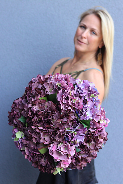 Maestro, flowerbox / kompozycja z fioletowych hortensji, wys.42cm