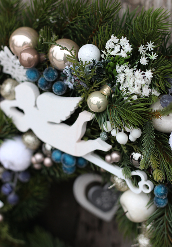 biało - niebieski bożonarodzeniowy wianek Serce, śr.50cm   