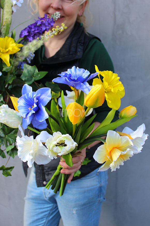 dwa bukiety wiosenne Tulipany & Żonkile & Krokusy, wys. 63 i 39 cm.